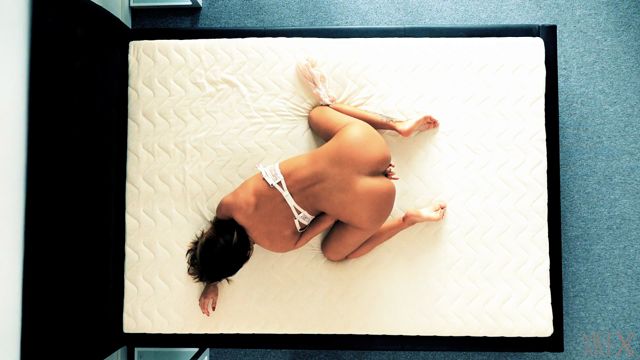 Watch Free Porno Online – MetArtX presents Vanessa Decker in Hot Young Woman – 26.07.2017 (MP4, FullHD, 1920×1080)
