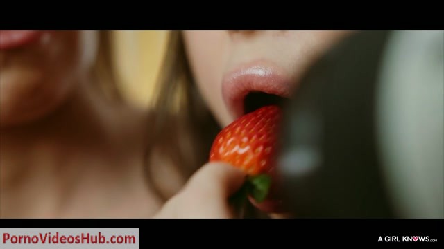 Watch Free Porno Online – AGIRLKNOWS presents Lilu Moon & Melissa Benz in FEED ME YOUR STRAWBERRY – 24.08.2018 (MP4, HD, 1280×720)