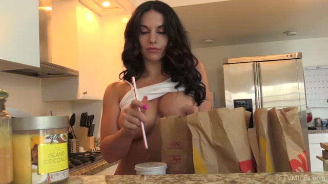 Watch Online Porn – FTVMilfs presents Bella in Shake That Ass – Twerking Overtime 1 – 08.11.2016 (MP4, FullHD, 1920×1080)