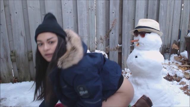 MyFreeCams_Webcams_Video_presents_Girl_SweetPeaMFC_in_Screwing_with_Snowballs.mp4.00011.jpg