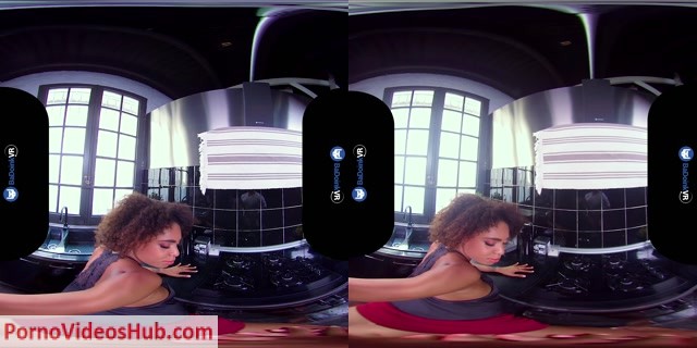 Watch Online Porn – BaDoinkVR presents Luna Corazon in Browsing For Housing – 13.08.2018 (MP4, UltraHD/2K, 2880×1440)