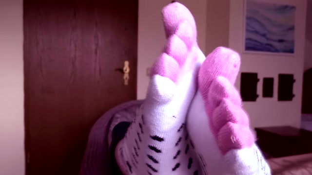 Watch Online Porn – ManyVids presents Amateur Girls Feet From Poland – OILY FEET ON YOUR FACE (MP4, HD, 1280×720)