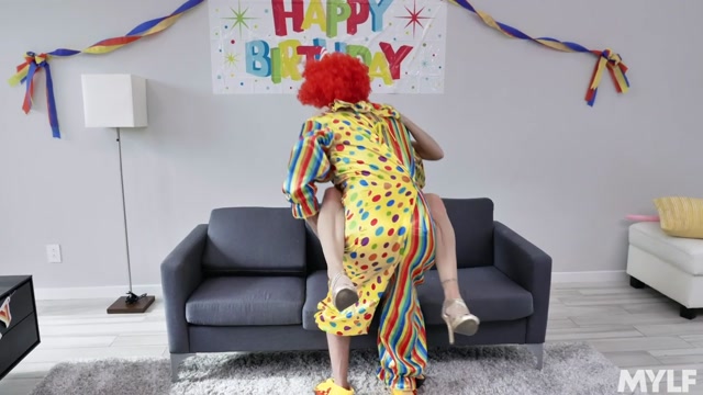 Watch Online Porn – MYLF presents Alana Cruise – Horny Clown Dick Down – 25.10.2019 (MP4, HD, 1280×720)