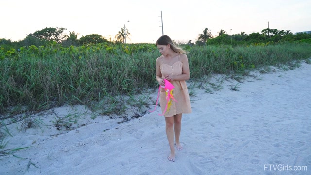 Watch Online Porn – FTVGirls presents Leah – Made For The Beach 3 – 08.11.2019 (MP4, FullHD, 1920×1080)
