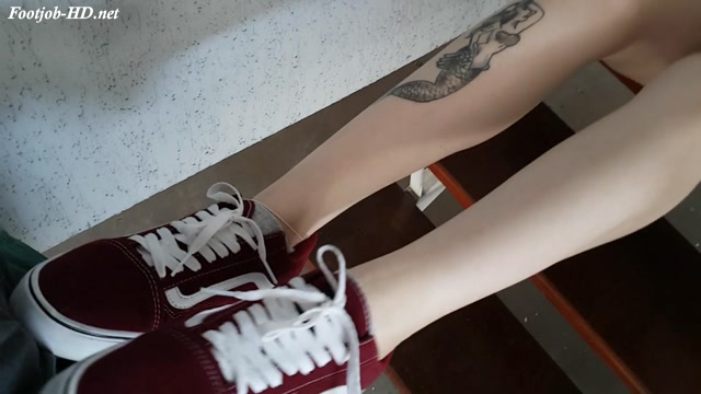 Watch Online Porn – Footjob On Stair Of Hotel – Emily Foxx (MP4, FullHD, 1920×1080)