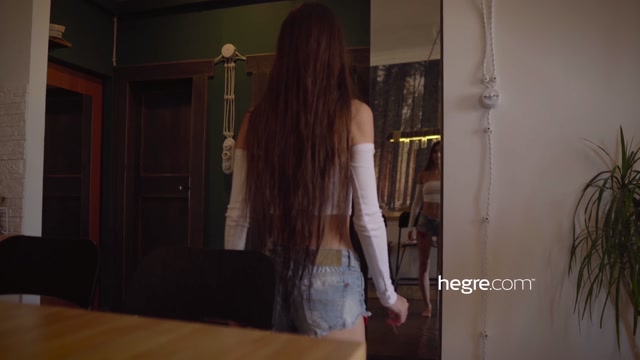 Watch Online Porn – Hegre presents Leona – A Day In The Life of Leona Kazan, Russia 4K – 19.11.2019 (MP4, UltraHD/4K, 3840×2160)