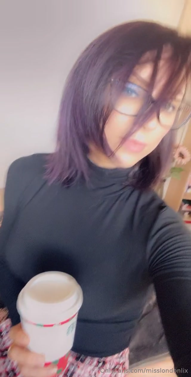 OnlyFans_presents_London_Lix_in_2019-11-08_Hair_touched_up._A_little_more.mp4.00004.jpg