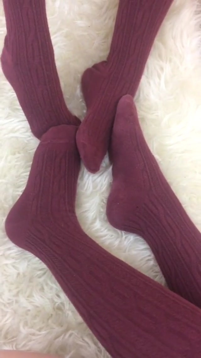 Watch Online Porn – thequeens 02052017322238 Watch Our beautiful feet playing in red knee high socks take your place beneath them w a s (MP4, HD, 540×960)