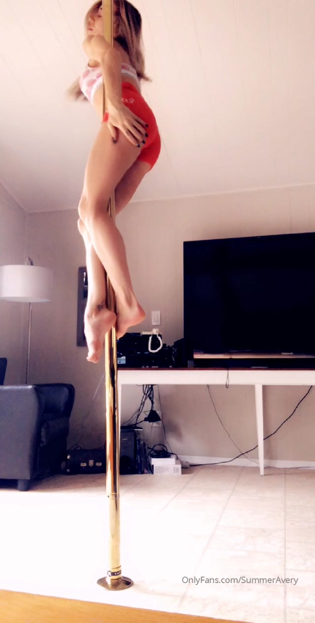 summeravery_06-11-2019_Could_cry_tears_of_joy_I_will_never_get_off_this_pole_.mp4.00009.jpg