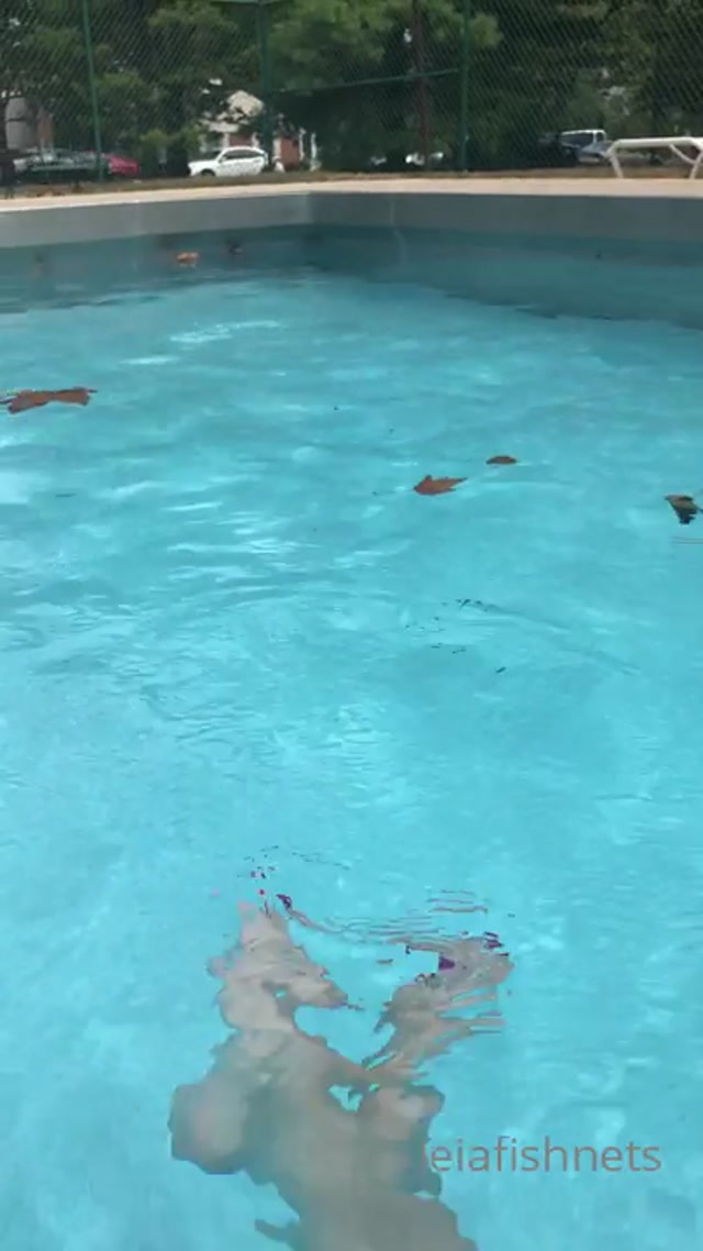 leiafishnets_19-08-2019_floating_and_swimming_in_the_pool.mp4.00010.jpg