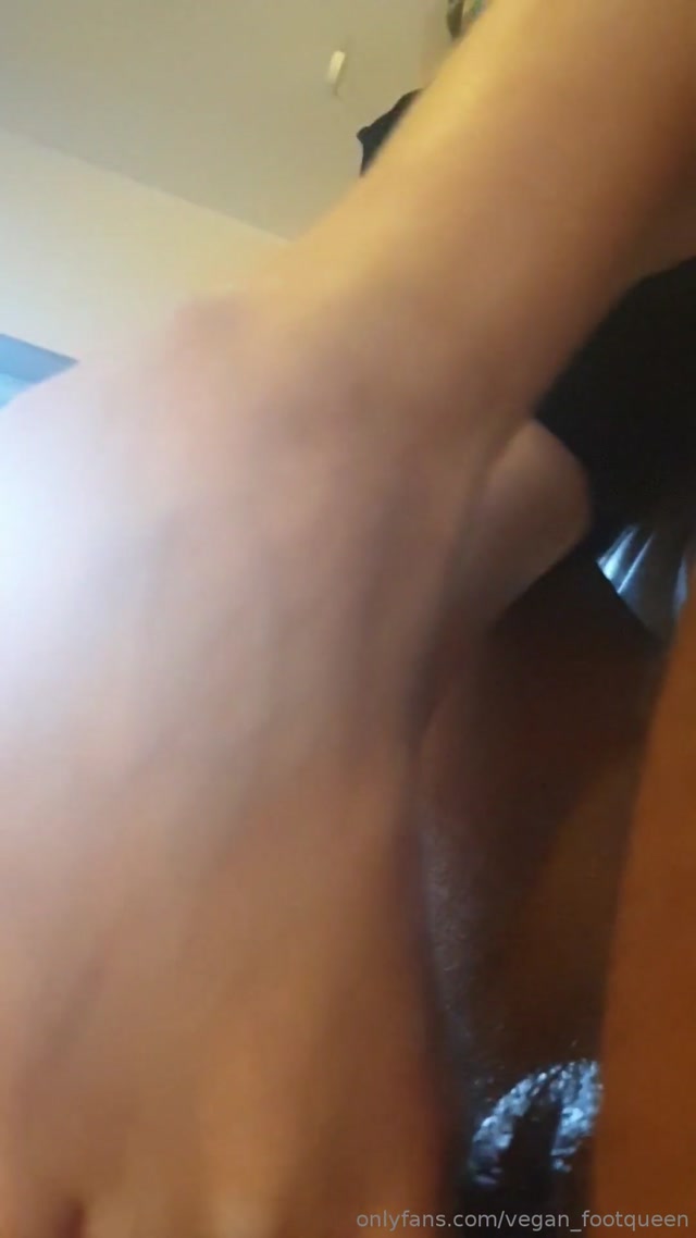 vegan_footqueen_18-02-2019_Little_footjob_clip_from_a_session_this_morning.mp4.00009.jpg
