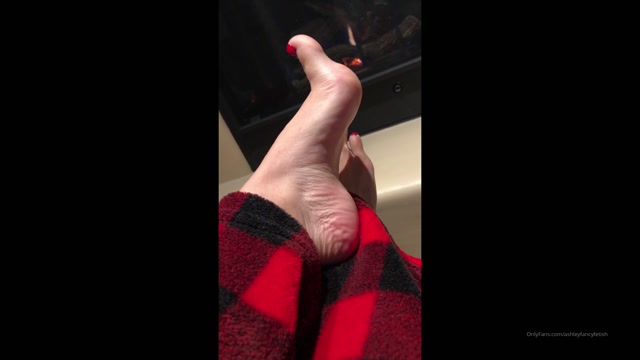 Watch Online Porn – ashleyfancyfetish 5 min fancy feet by the fireplace close up Bet you wanna_ (MP4, FullHD, 1920×1080)