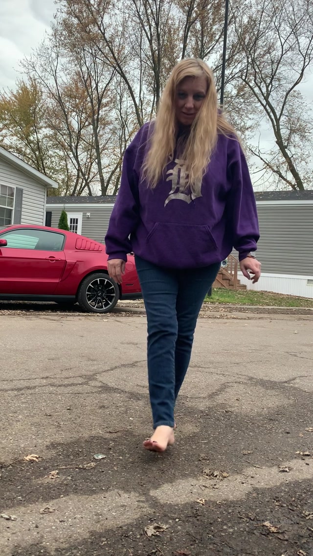 sweetesthangsfeet_07_11_2019_13660719_yes_he_had_me_outside_walking_barefoot_in_the_co.mp4.00002.jpg
