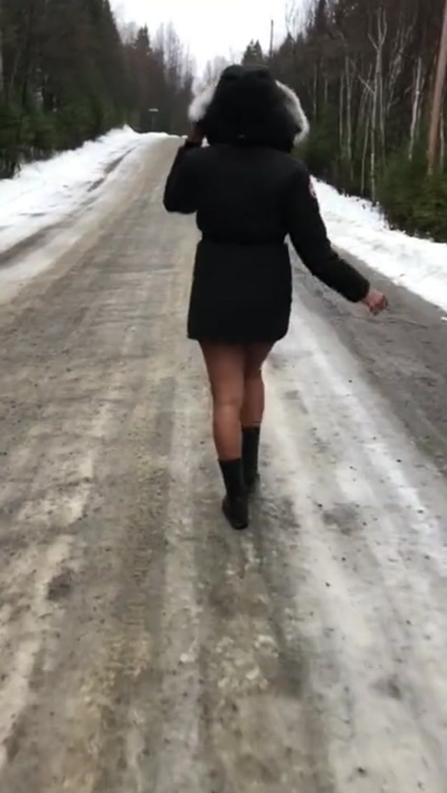 Pissing - teenpee 4 - Flashing _ peeing naked in the snow on the side of the road 00000