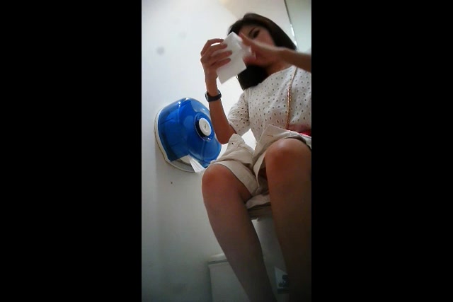 Voyeur Pissing - Thailand student toilet 10 00008