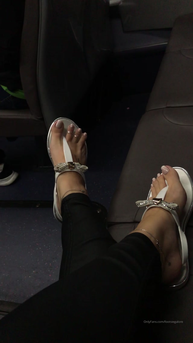 footsiegalore 10 10 2019 69915029 night time bus tease and dangle 00001