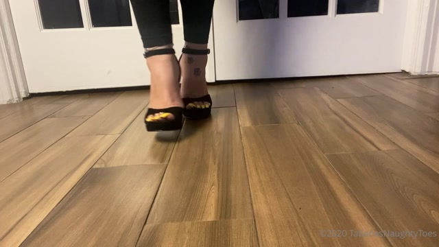 Watch Online Porn – tatianasnaughtytoes-15-11-2020-1263763533-new-2020-11-15-yellow-pedicure-black-high (MP4, FullHD, 1920×1080)