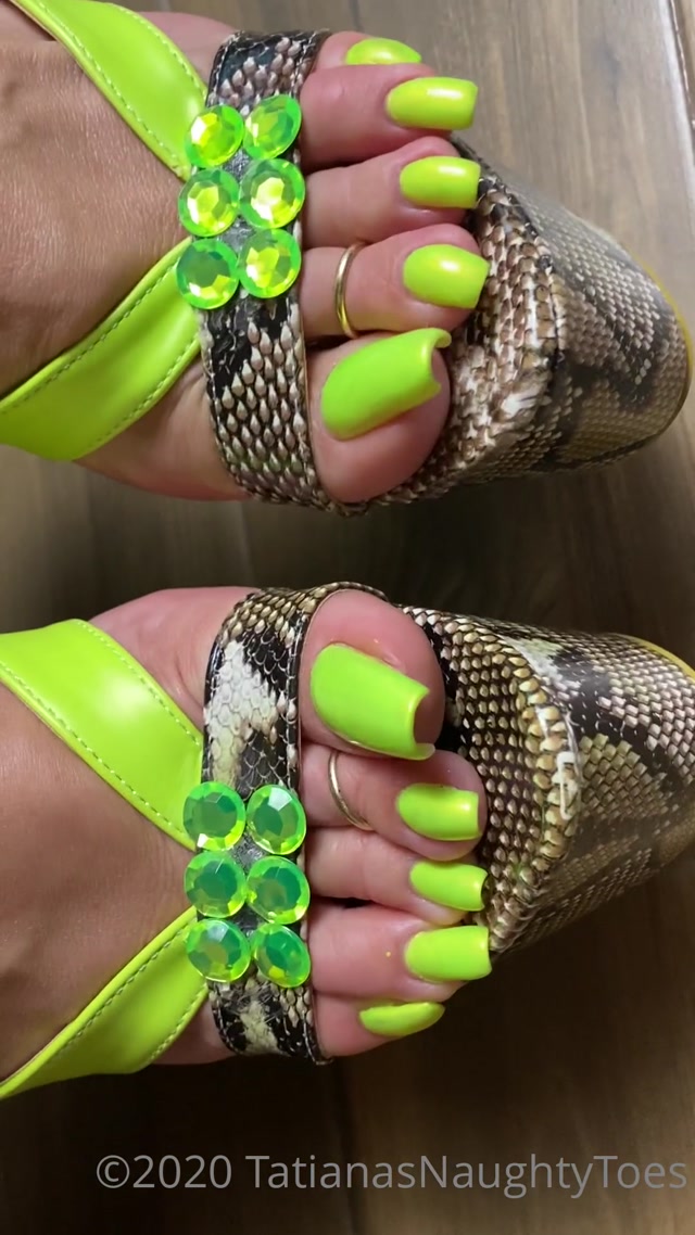 Watch Online Porn – tatianasnaughtytoes-27-10-2020-1144192107-new-2020-10-27-not-so-mellow-yellow-pedicure (MP4, UltraHD/2K, 1080×1920)