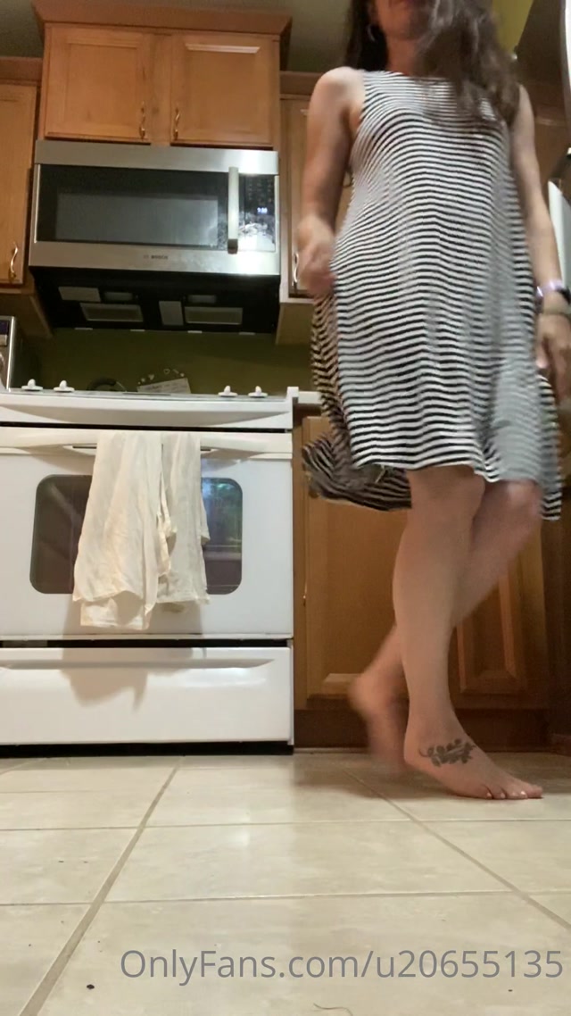 junifurmoon Dancing with dirty feet while I clean the kitchen. 00008