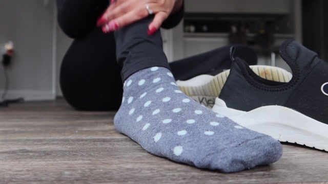 mistressmaryjan sweaty socks and dirty sneakers 00003