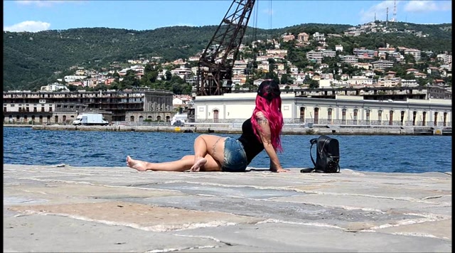 Barefoot Urban Girls - PURPLE QUEEN: barefoot in Trieste 2 00008