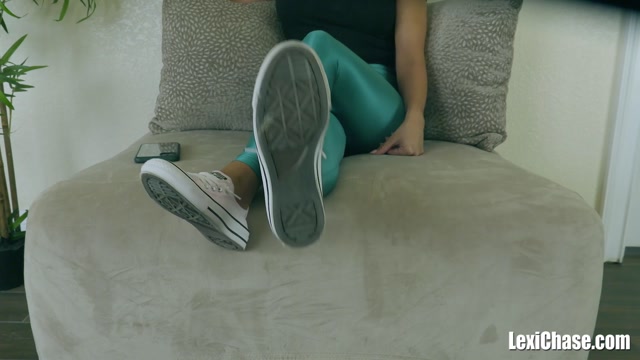 Lexi Chase - Pouncing On The Shoe Complement 00004