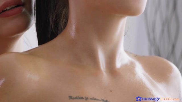 MassageRooms presents Jennifer Mendez & Sofia Lee - Beautiful big natural boobs massage – 07.08.2021 00001