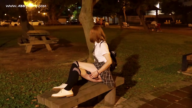 abby_kitty – Mastrabation in public and cumshot – $17.99 (Premium user request) 00011