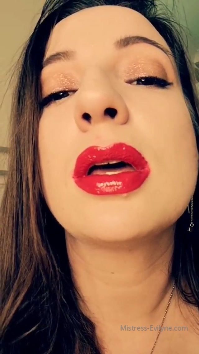 Mistress Evilyne rate my lipstick 00003