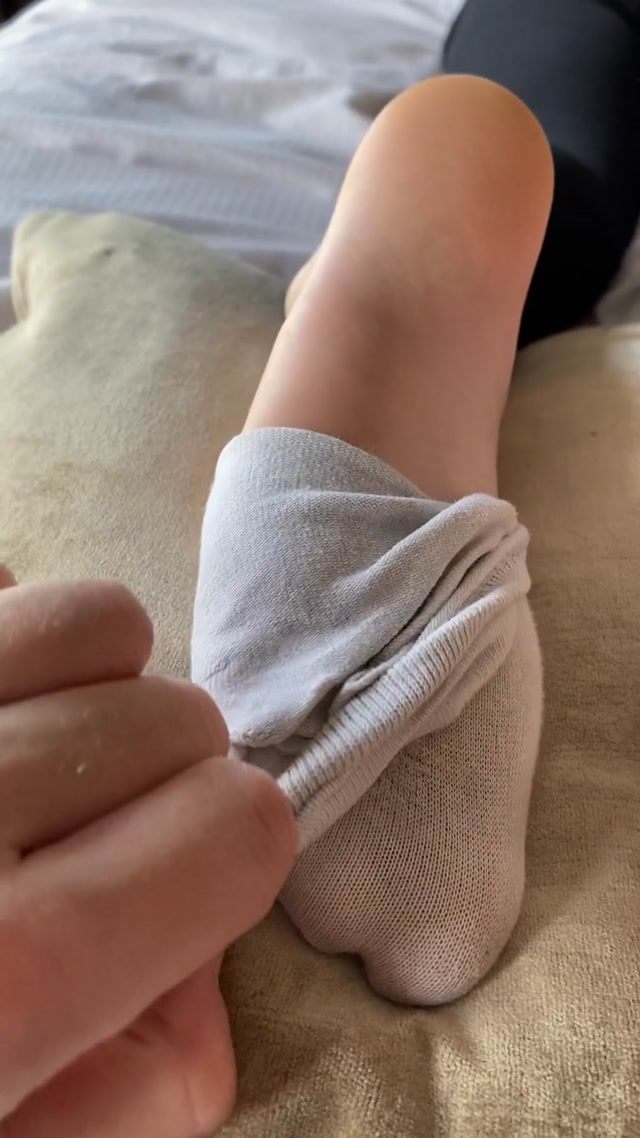 Watch Online Porn – averyysfeet 010820212180336149 super close up and slow sock take off (MP4, UltraHD/2K, 1080×1920)