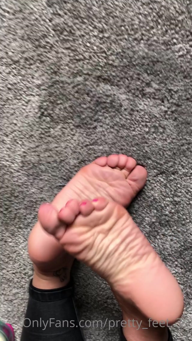 pretty feet 39 02 07 2020 74512024 look at those juicy soles after a long day at work 00012