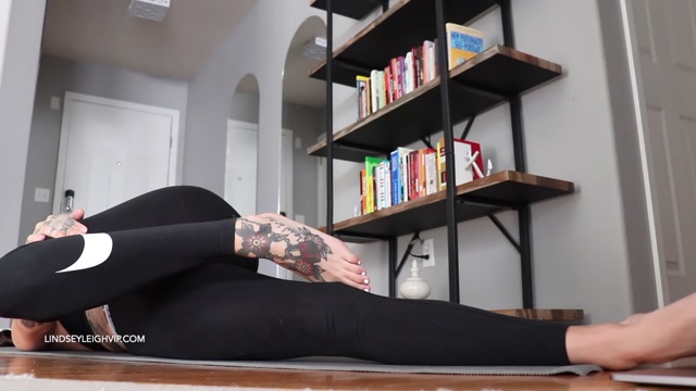 Lindsey Leigh - Morning Yoga 00011