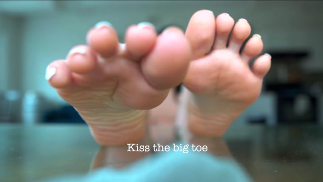 Watch Online Porn – Goddess Juliet – Sweaty Perfect Feet in Shear Socks (MP4, UltraHD/4K, 3840×2160)