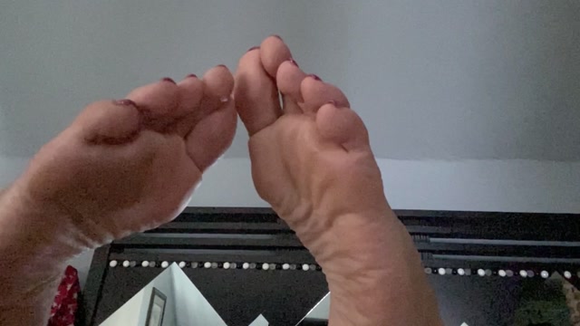 QueenMotherSoles - Suck my Toes While I cum 00006