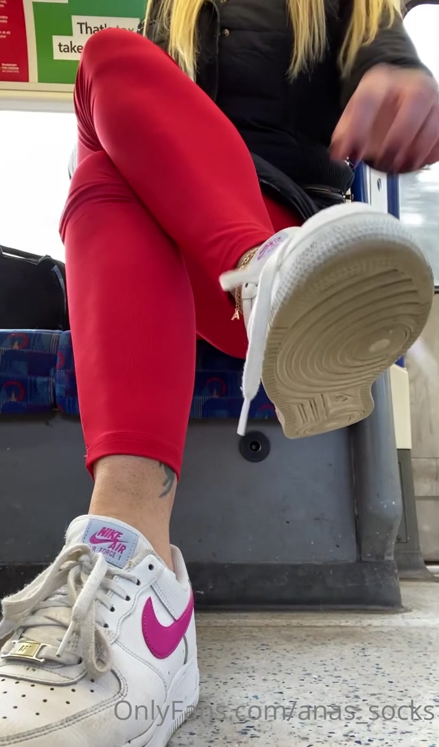 anas socks 21-02-2021-2037553496-I love to tease you in a public transport 00002