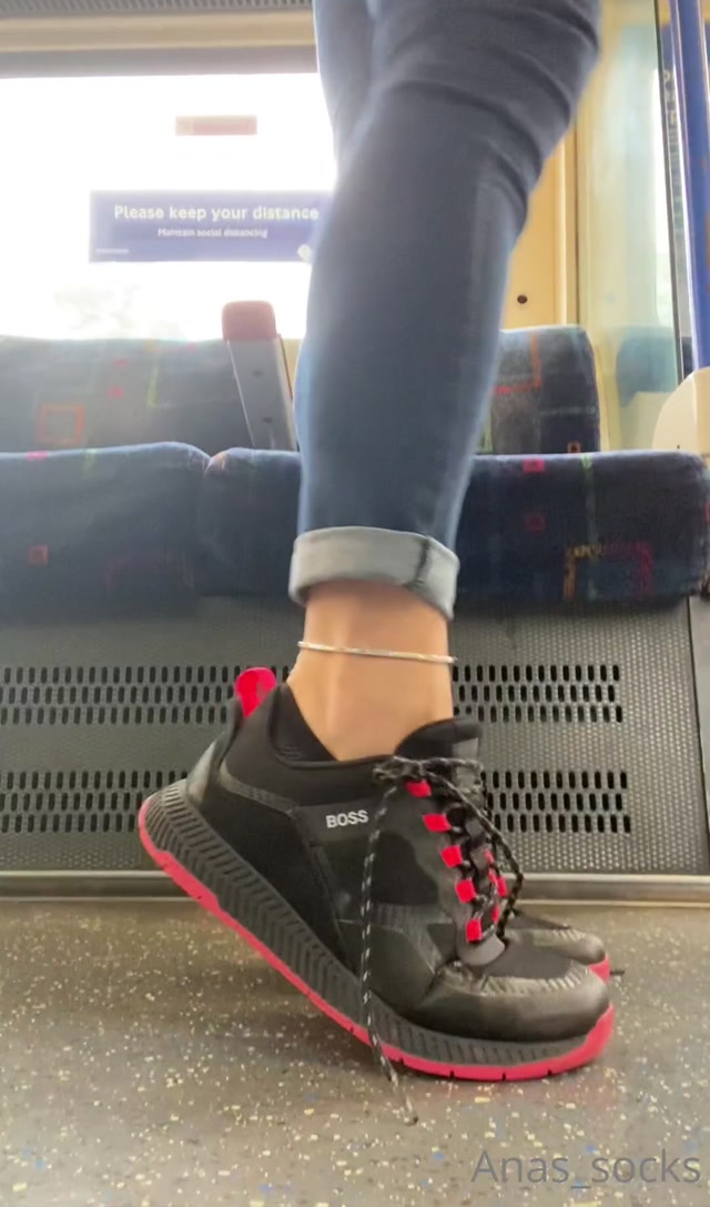 anas socks 25-06-2021-2145737527-Again me and again on the train taking off my sneakers off 00003