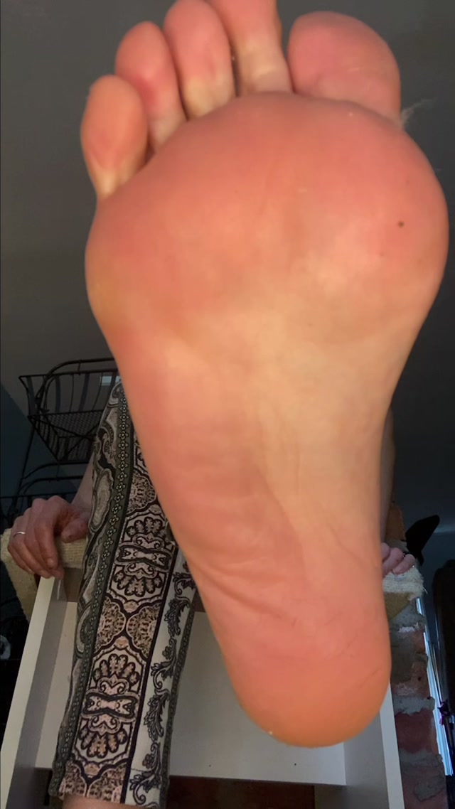 queenmothersoles foot worship humiliation ignored 00006