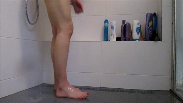 Siswet19 Showerfisting and Playing With Bottles 00001