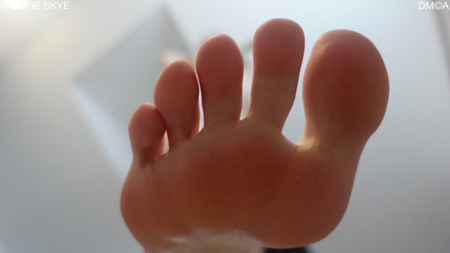 Sofie Skye - Giantess Big Feet Crawling In Her Ass 00002