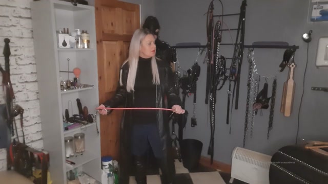 Mistress Athena - This was a added extra for my slave 00005