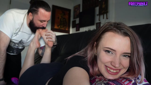 Watch Online Porn – Cute Feet and Cumshots – Nerdy Gamer Girl Lilith First time Foot Worship _ Tickling (MP4, FullHD, 1920×1080)