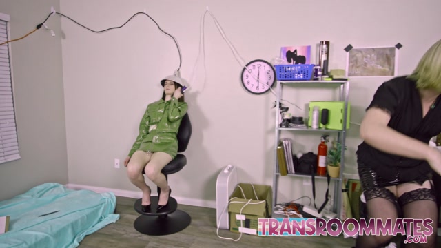 Watch Online Porn – Transroommates presents Cozy Gams & Penny Peacock Cozy Gams Creates Herself A Bareback Trans Love Robot – 14.11.2022 (MP4, UltraHD/4K, 3840×2160)
