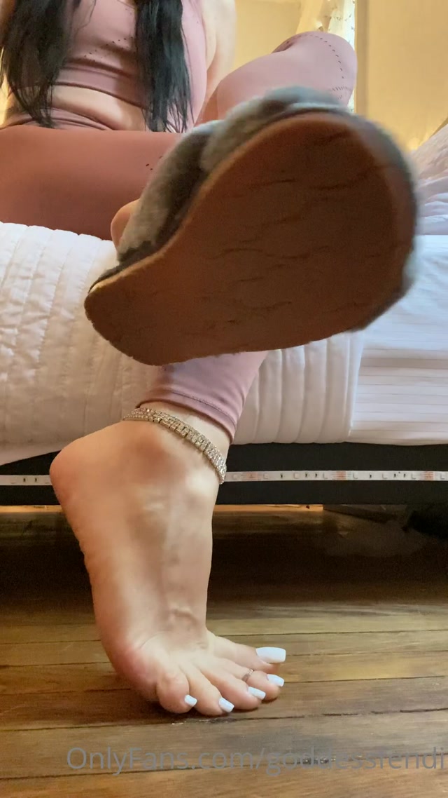 Watch Online Porn – 212 goddessfendi 2020-09-22-941356127-Good Morning Fendi Feet  breakfast of champions I love these slippers so much. I added more to my wishlis (MP4, UltraHD/2K, 1080×1920)