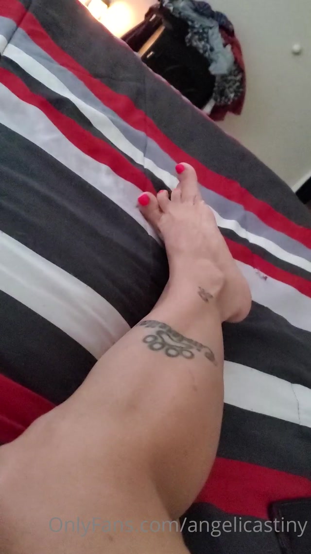 Angelica 030 angelicastiny 22 07 2020 573707277 fresh out the shower and air drying. love this new pedicure    FootJob 00004