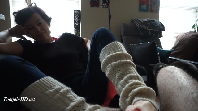 Watch Online Porn – Teasing Toering Toejob From MILF In Legwarmers – Cum For Me – Cat Princess – FootJob (MP4, SD, 960×540)