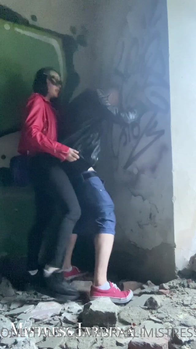 Watch Online Porn – Mistress Jardena – Dragged and fucked a passerby in an abandoned stinking house (MP4, UltraHD/2K, 1080×1920)