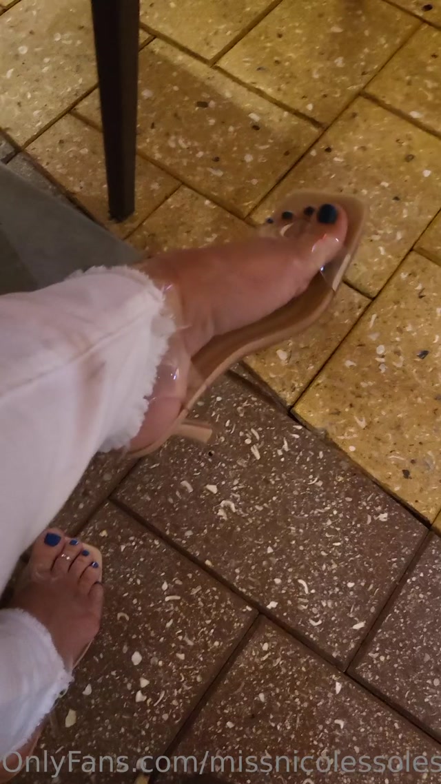 Watch Free Porno Online – Missnicolessoles 008 missnicolessoles-07-03-2023-2796476899-Was out having some drinks can you guess my favorite drink  Pink toes coming next One of my f Footjob (MP4, UltraHD/2K, 1080×1920)