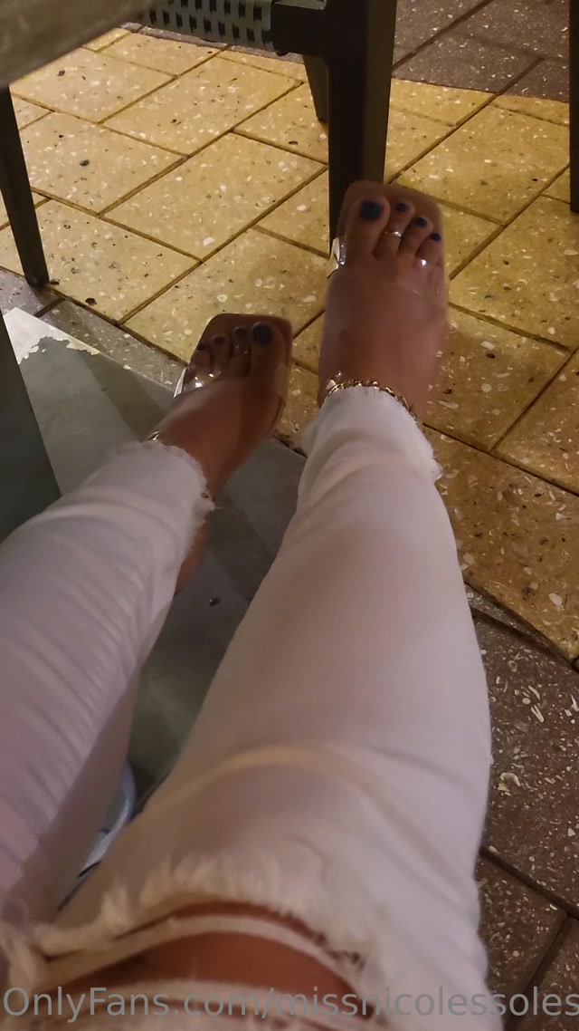 Watch Online Porn – Missnicolessoles 009 missnicolessoles-07-03-2023-2796476904-Was out having some drinks can you guess my favorite drink  Pink toes coming next One of my f Footjob (MP4, UltraHD/2K, 1080×1920)