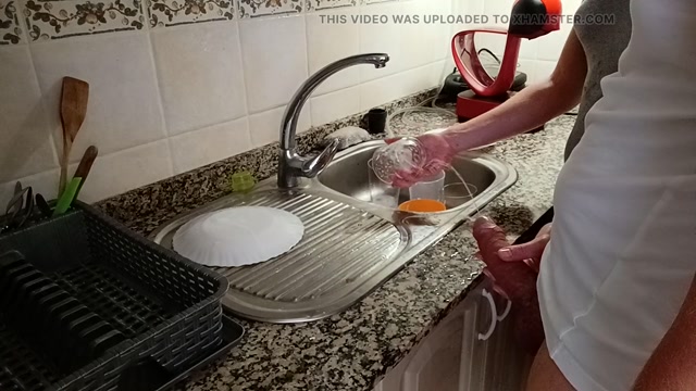 Watch Online Porn – She asks me for help to wash the dishes with my piss (MP4, FullHD, 1920×1080)