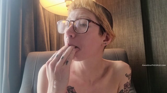 Watch Online Porn – English girl Rosarosebud Throatfucking with my Fist – Spit Drool Fetish (MP4, FullHD, 1920×1080)